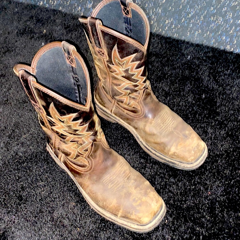 Cowboy boots only wore a couple times have a few scuffs but will work.